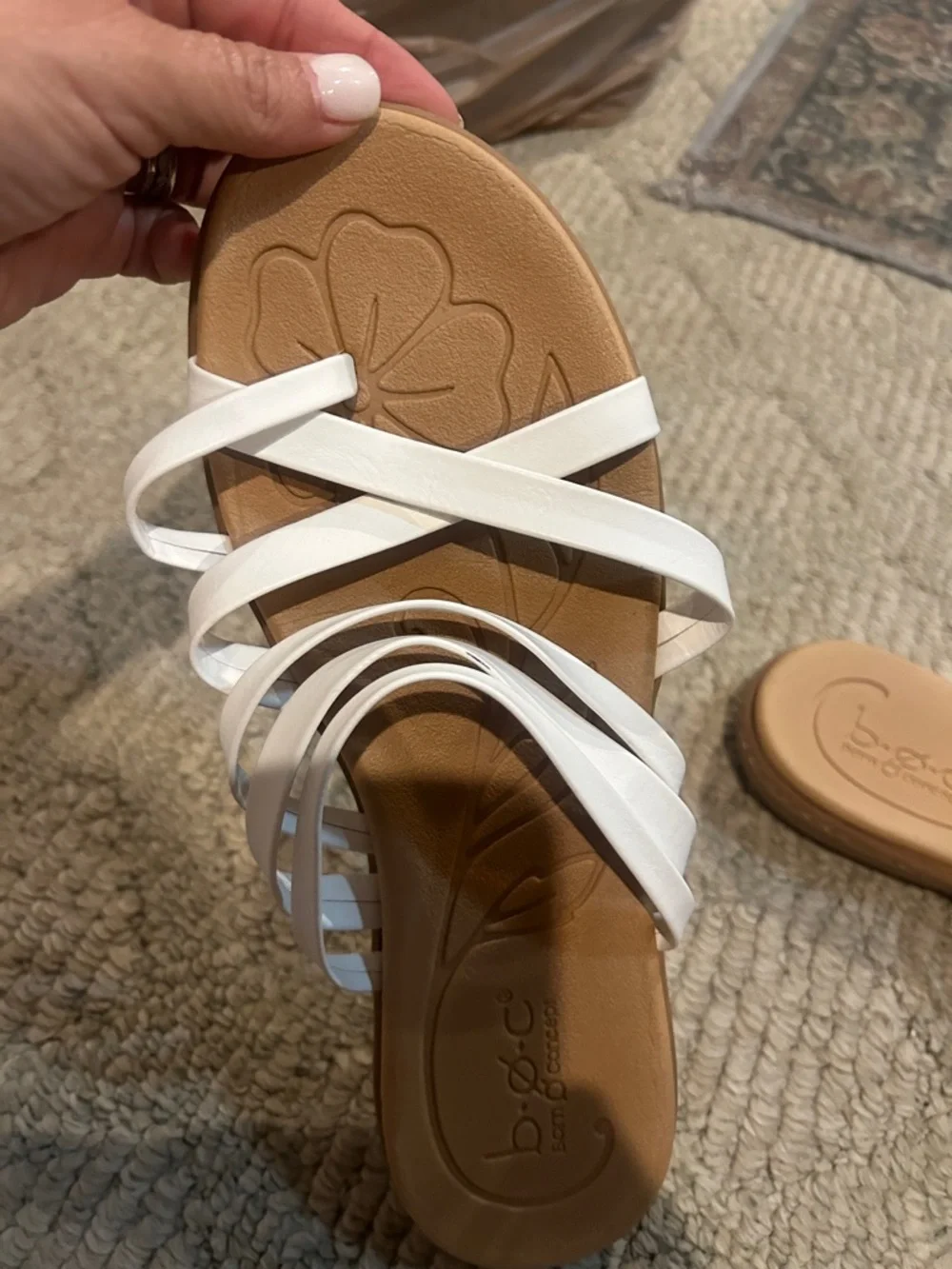 b.o.c. White Elastic Toe-Post Slide Sandals - Picture 8 of 9